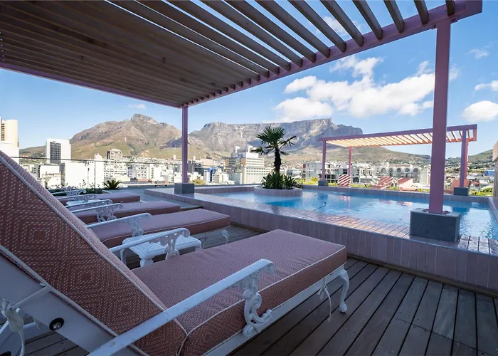 The Rose207: Modern Corner Studio With Views