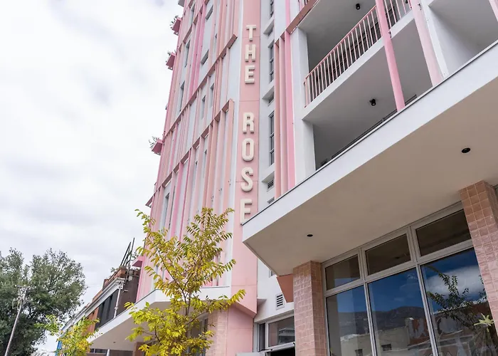 The Rose207: Modern Corner Studio With Views